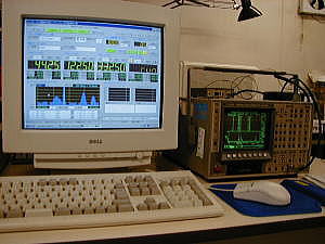 開発事例（B）FFT振動数測定システムの写真